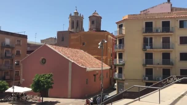 스페인의 타라고 나에 있는 커다란 벽돌 건물 — 비디오