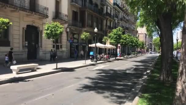 Tarragona, España, Una calle de ciudad — Vídeos de Stock