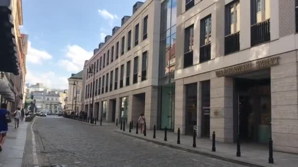 Warszawa, Poland, A city street in front of a building — Stock Video