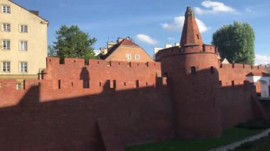 Warszawa, Polonya, büyük tuğla bir bina.