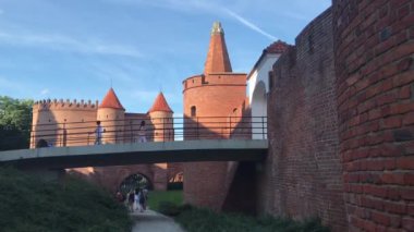 Warszawa, Polonya, büyük tuğla bir bina.