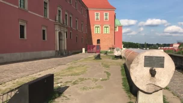 Warszawa, Polonia, Un gran edificio de ladrillo — Vídeos de Stock