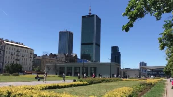 Warszawa, Polônia, Um grande edifício — Vídeo de Stock