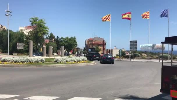 西班牙塔拉戈纳，路旁的一个标志 — 图库视频影像