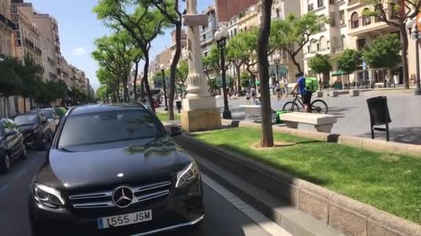 ทาราโกนา สเปน รถจอดอยู่ข้างตึก — วีดีโอสต็อก