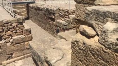 Tarragona, İspanya, Kayalık bir hayvanat bahçesi.