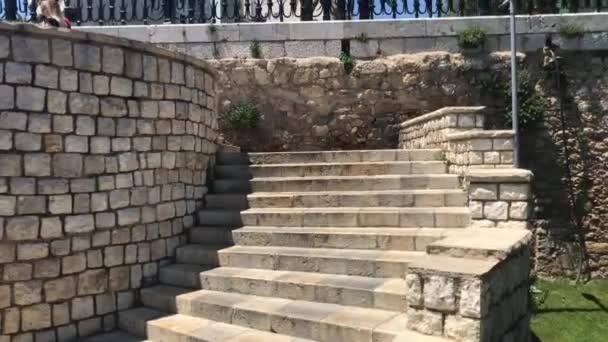 Tarragona, España, Un edificio de piedra — Vídeos de Stock