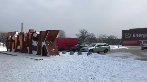 Gdańsk, Polska, Droga pokryta śniegiem — Wideo stockowe