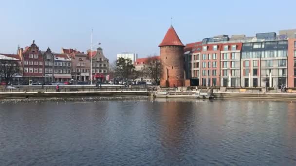 Gdansk, Polen, Ett slott på toppen av en byggnad — Stockvideo