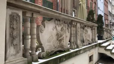 Gdansk, Polonya, bir sürü grafiti ile dolu bir mağaza.