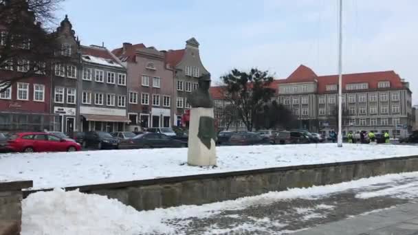 Gdańsk, Polska, Budynek pokryty śniegiem — Wideo stockowe