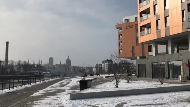 Gdańsk, Polska, Budynek pokryty śniegiem — Wideo stockowe