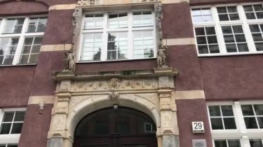 Gdansk, Polonya, büyük bir tuğla bina.