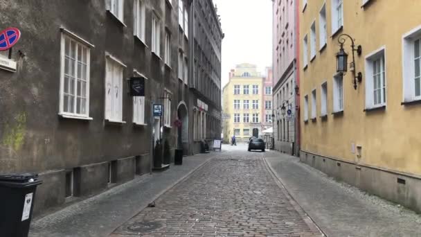 Gdańsk, Polska, Scena uliczna z naciskiem na stronę budynku — Wideo stockowe