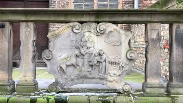 Γκντανσκ, Πολωνία, Κοντινό πλάνο αγάλματος — Αρχείο Βίντεο