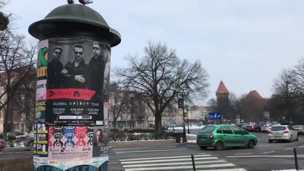 Gdańsk, Polska, Hydrant przeciwpożarowy na ulicy miejskiej — Wideo stockowe