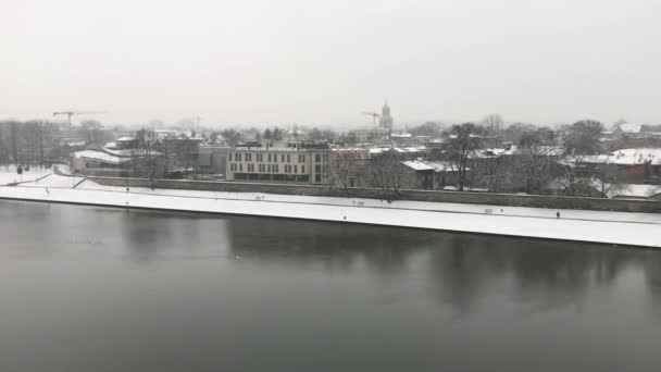 Krakow, Polonya, büyük bir bina. — Stok video