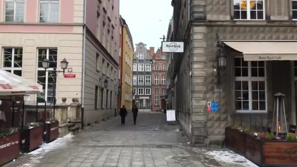 Gdańsk, Polska, Budynek przy ulicy miejskiej — Wideo stockowe