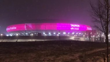 Krakow, Polonya, Gece bir tabela yandı