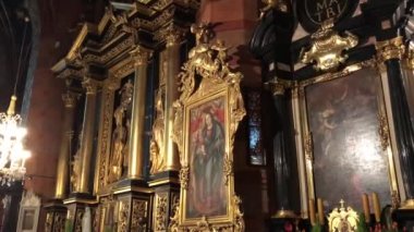 Krakow, Polonya, Masadaki bir vazo çiçek