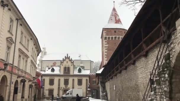 Kraków, Polska, Duży murowany budynek — Wideo stockowe