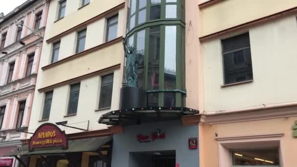 ポーランドのロドス建物の横の看板 — ストック動画