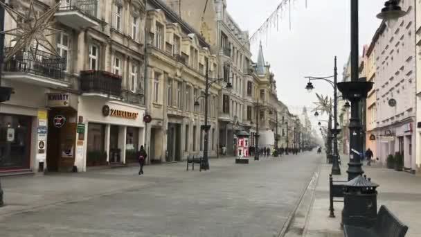ポーランドのロドス街を歩いている人 — ストック動画