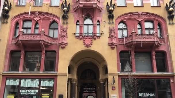 Lodz, Pologne, Devant un magasin le jour — Video