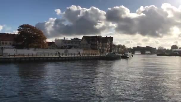 Ustka, Polen, Ein großes Gewässer — Stockvideo