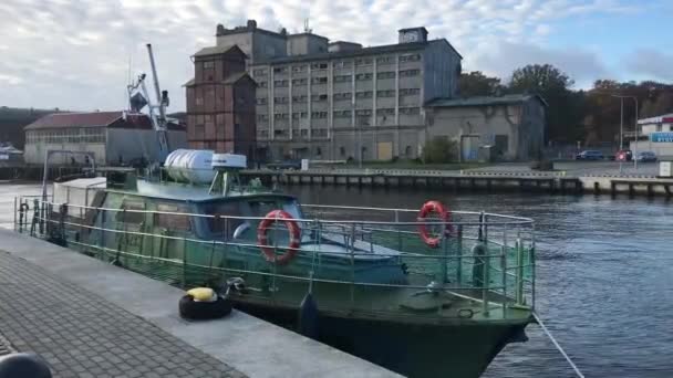 Ustka, Poland, A small boat in a body of water — Stock Video