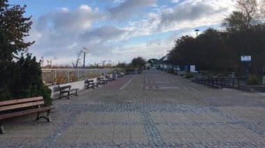 Ustka, Polonya, Parkta bir bank