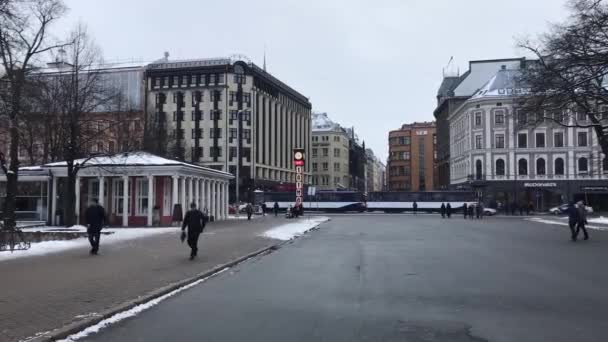 Riga, Lotyšsko, A city street — Stock video