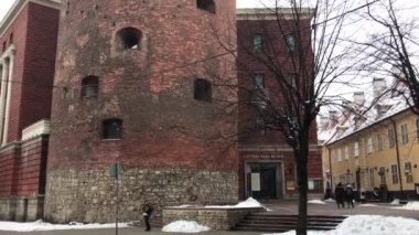 Riga, Letonya, Büyük tuğla bir bina