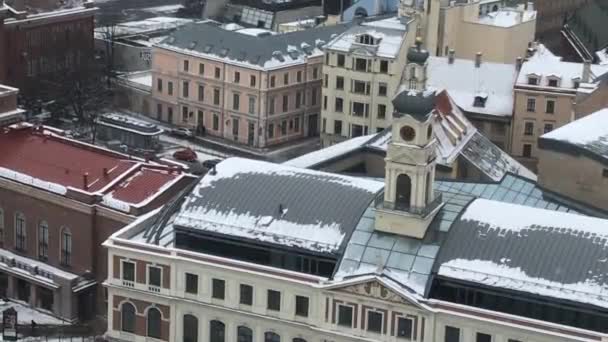 Riga, Letonia, El techo de un edificio — Vídeo de stock
