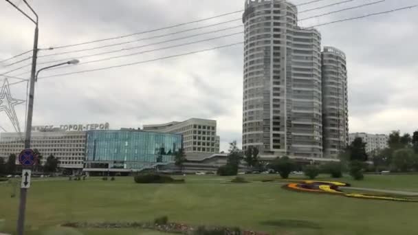 Minsk, Bielorrússia, Um grande edifício — Vídeo de Stock