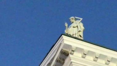 Helsinki, Finlandiya. Mavi bir duvara yakın plan.