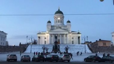 Helsinki, Finlandiya, Binanın kenarına park edilmiş bir tekne