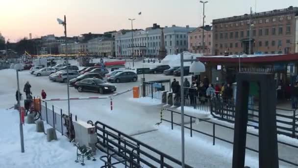 Helsinki, Finnland, Eine Straße voller Schnee — Stockvideo