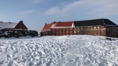 Helsinki, Finlandiya, Karla kaplı bir bina