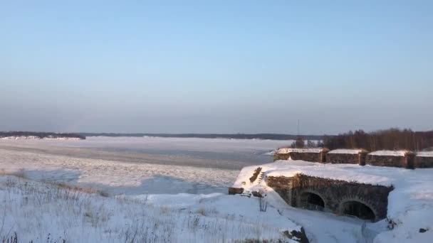 Helsinki, Finlandia, Un ponte coperto di neve — Video Stock