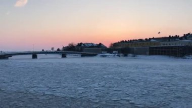 Helsinki, Finlandiya, Bir su kütlesinin üzerinde gün batımı