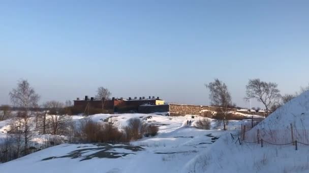 Helsinki, Finlandiya, Karla kaplı bir ev — Stok video