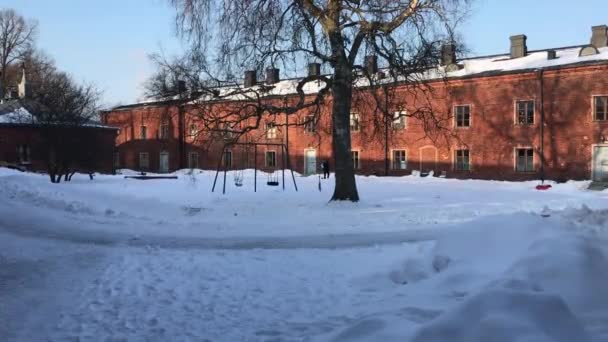 Helsinki, Finlandiya, Karla kaplı bir ev — Stok video