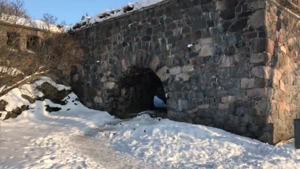 フィンランドのヘルシンキ雪に覆われた建物 — ストック動画