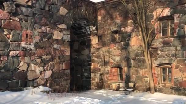 Helsínquia, Finlândia, Um edifício de pedra — Vídeo de Stock