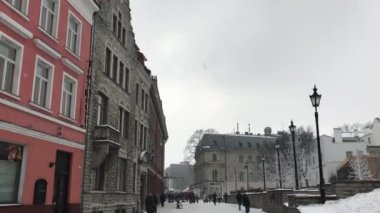 Tallinn, Estonya, bir şehirde yüksek bir bina.
