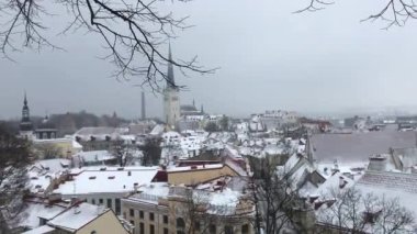 Tallinn, Estonya, Karla kaplı bir ev