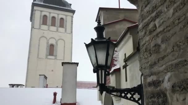 Ταλίν, Εσθονία, Ένα κοντινό σε ένα παλιό κτίριο — Αρχείο Βίντεο