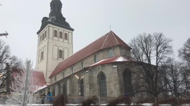 Tallin, Estonia, Zbliżenie kościoła — Wideo stockowe