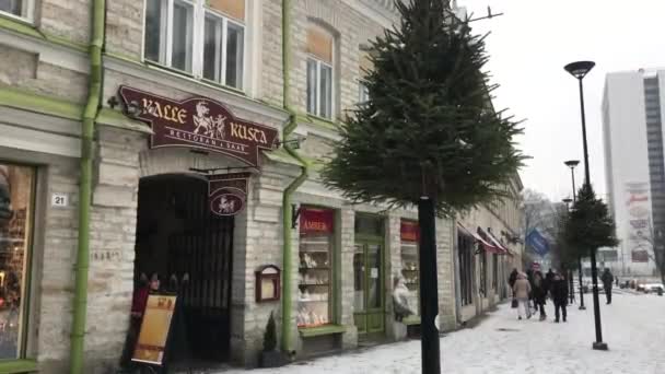 Tallin, Estonia, A store front at day — Vídeos de Stock